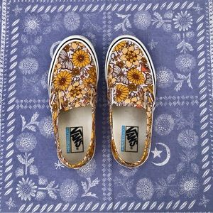 Vans Off The Wall Slip-Ons - Far Out Groovy, Psychedelic Flowers/Mushroom Print